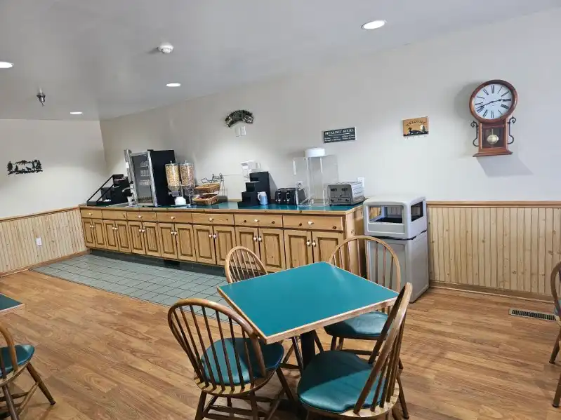 The breakfast room with the continental breakfast counter